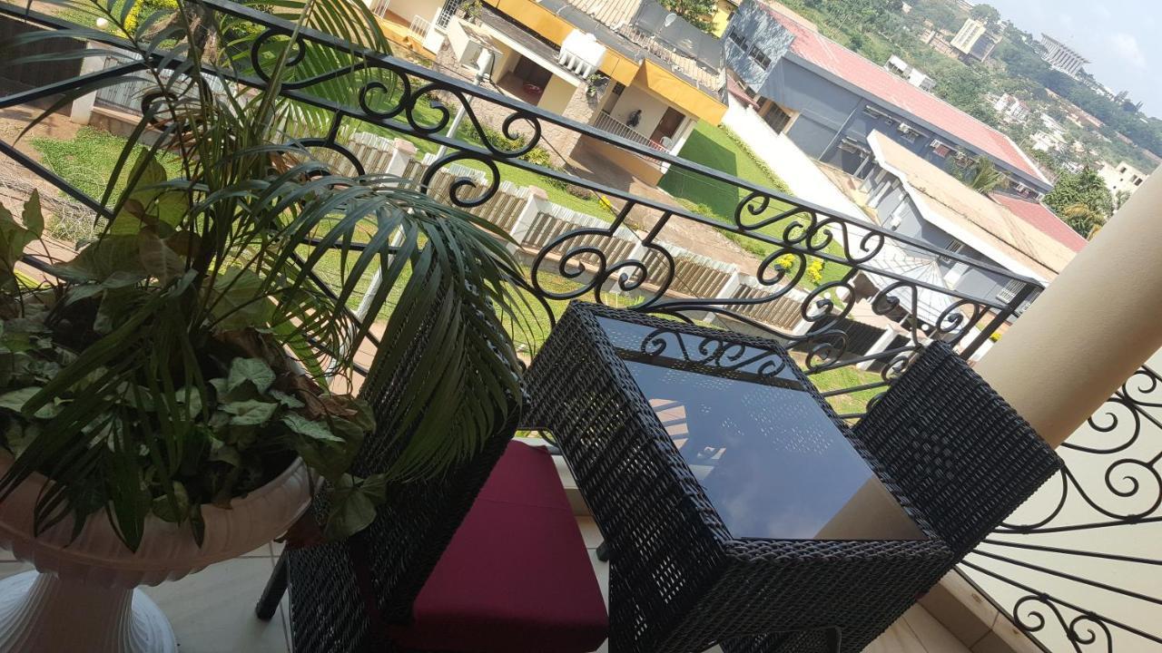 Residences Hotelieres Micheline Et Emile Bastos ยาอุนเด ภายนอก รูปภาพ