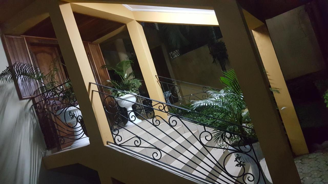 Residences Hotelieres Micheline Et Emile Bastos ยาอุนเด ภายนอก รูปภาพ